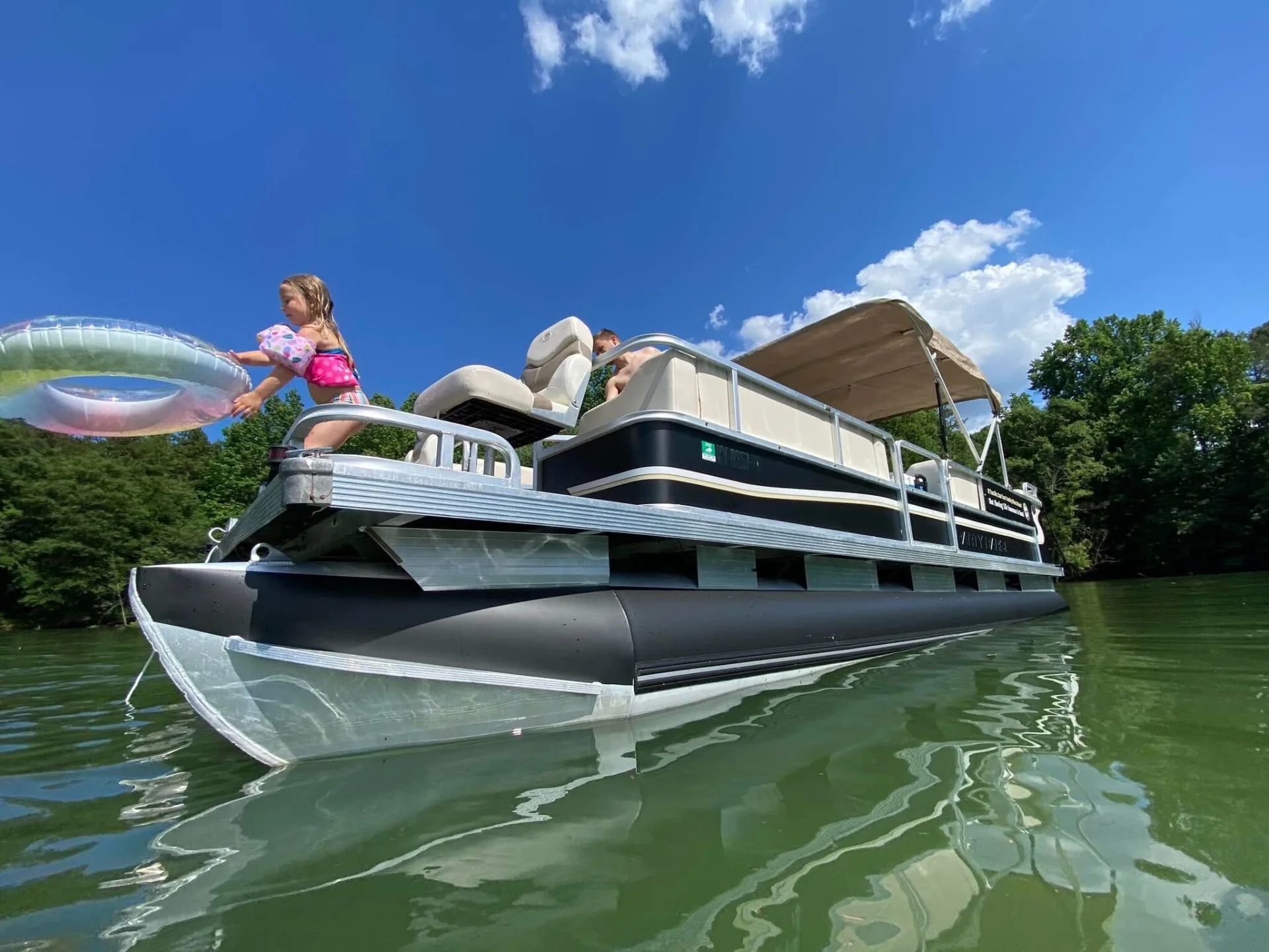 Pontoon Boat - Family Fun