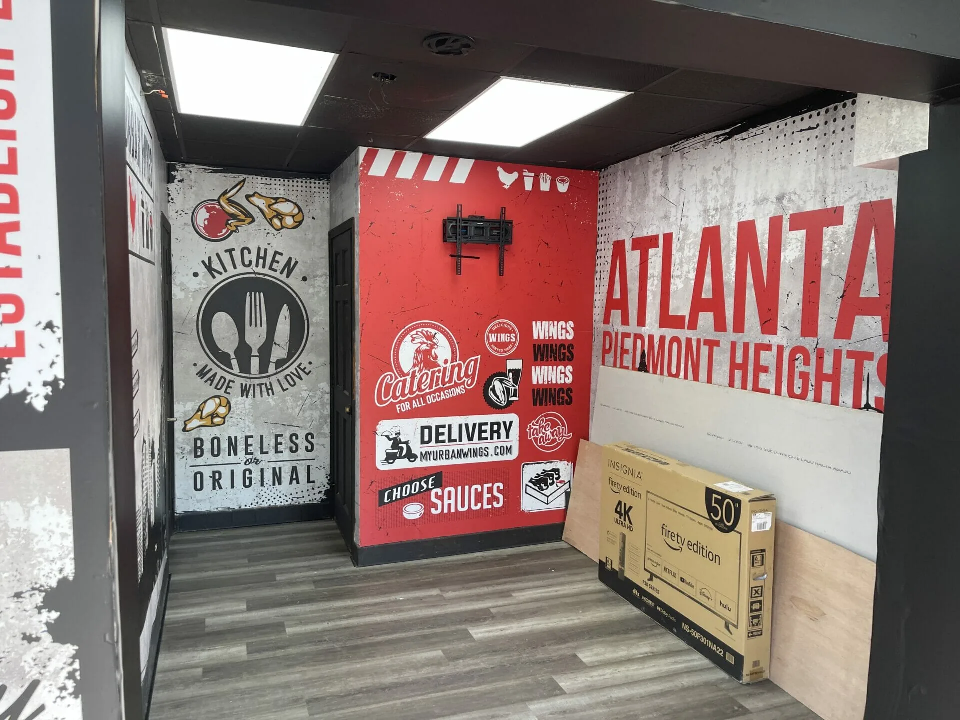 Urban Wings - Restaurant Interior Graphics
